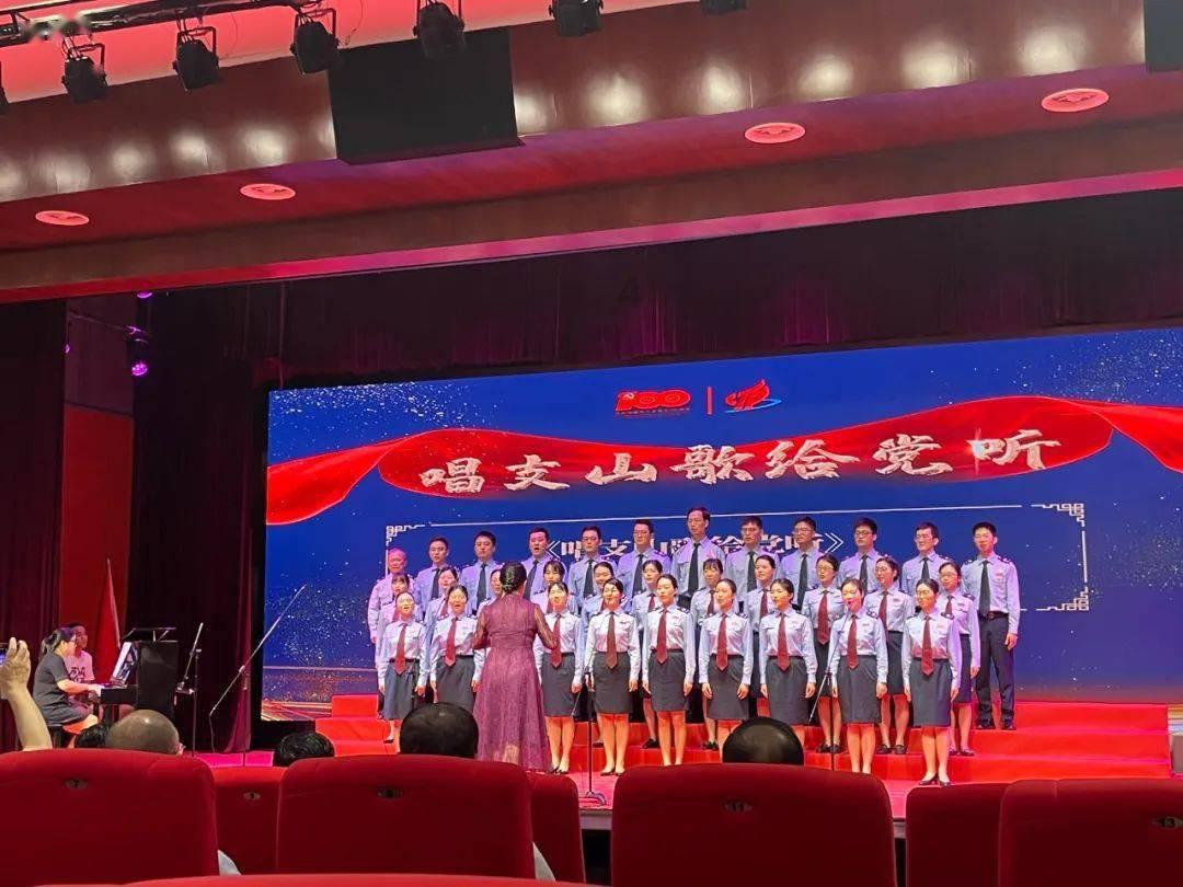记者:曼联在一场闭门热身赛不敌英超排名第19的伯恩利